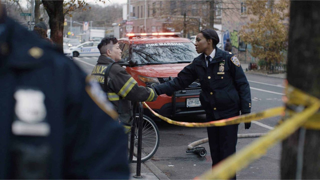 East New York : Foto Lea DeLaria, Amanda Warren