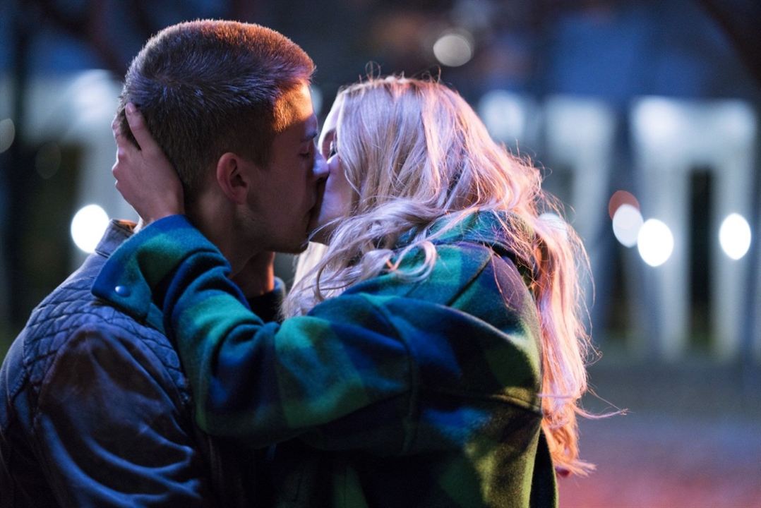 Maravilloso desastre : Foto Dylan Sprouse, Virginia Gardner