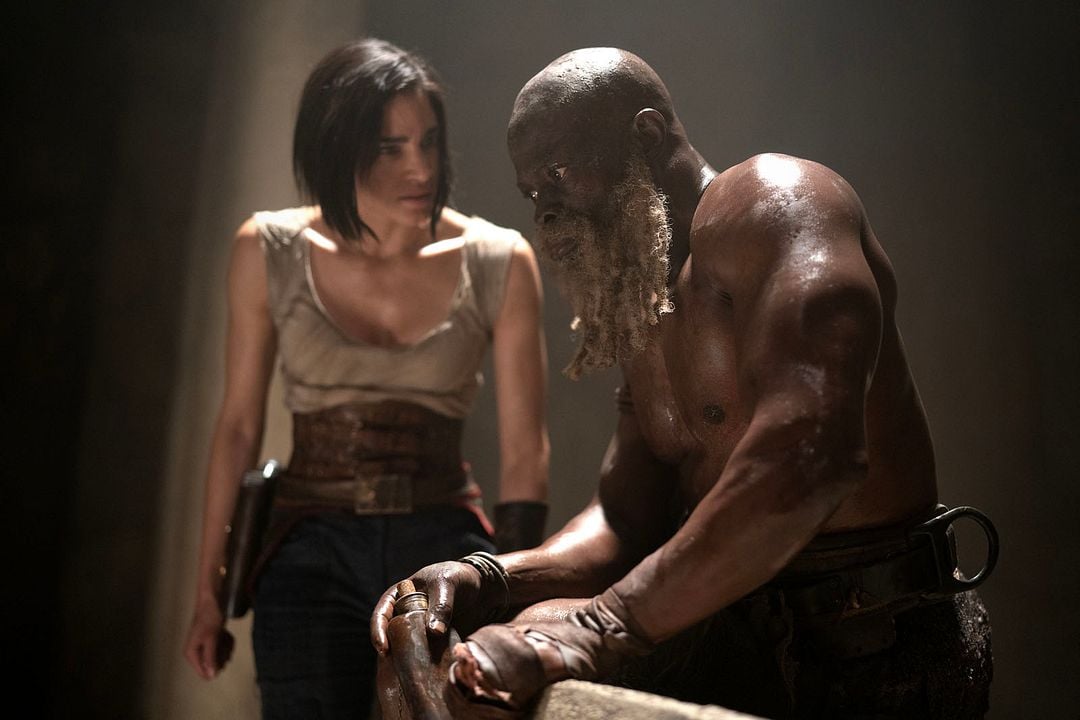 Rebel Moon - Parte 1: La niña del fuego : Foto Djimon Hounsou, Sofia Boutella