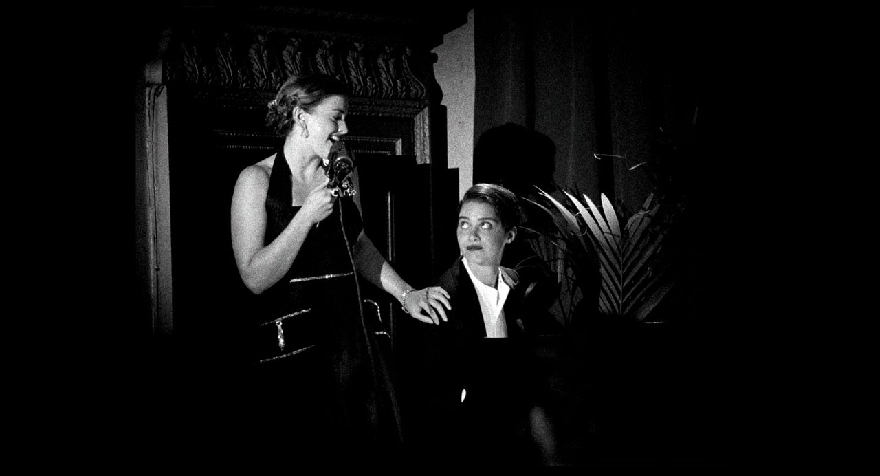 Lola : Foto Stefanie Martini, Emma Appleton