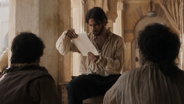 Julio Peña como Cervantes en  El Cautivo. BUENA VISTA INTERNACIONAL FILMS